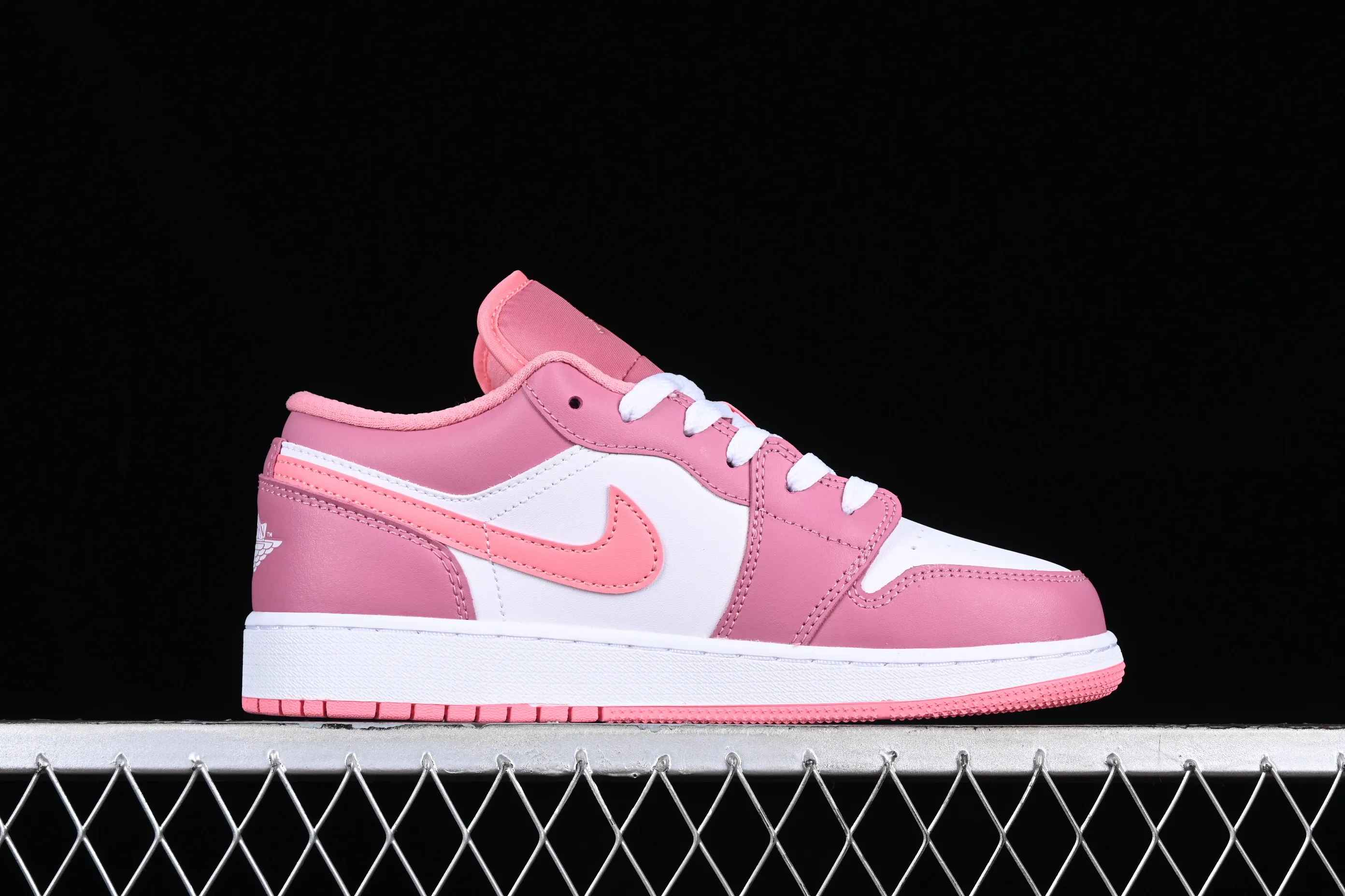 All categories Air Jordan Jordan series basketball shoes Air Jordan 1 Low G version pure original Air Jordan 1 Low "Desert Berry" AJ1 Joe 1 pink and white low-top cultural basketball shoes 553560-616